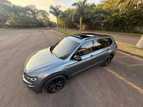 VOLKSWAGEN Tiguan 1.4 250 TSI TOTAL FLEX ALLSPACE COMFORTLINE TURBO AUTOM�TICO TIPTRONIC, Foto 9