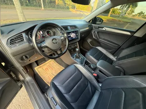 VOLKSWAGEN Tiguan 1.4 250 TSI TOTAL FLEX ALLSPACE COMFORTLINE TURBO AUTOM�TICO TIPTRONIC, Foto 14