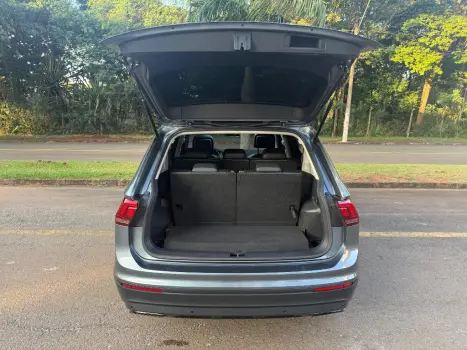 VOLKSWAGEN Tiguan 1.4 250 TSI TOTAL FLEX ALLSPACE COMFORTLINE TURBO AUTOM�TICO TIPTRONIC, Foto 19