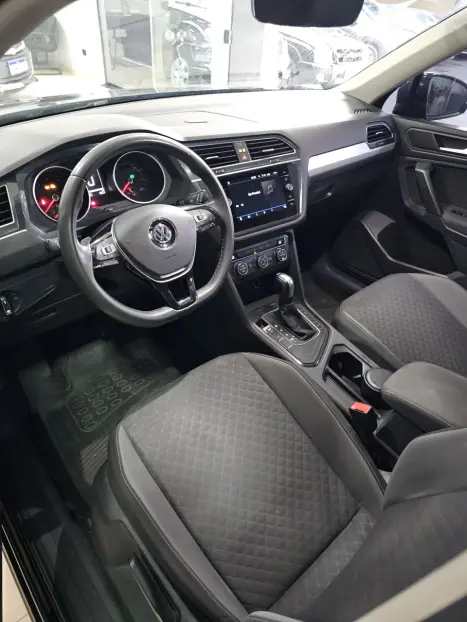 VOLKSWAGEN Tiguan 1.4 250 TSI TOTAL FLEX ALLSPACE COMFORTLINE TURBO AUTOM�TICO TIPTRONIC, Foto 2