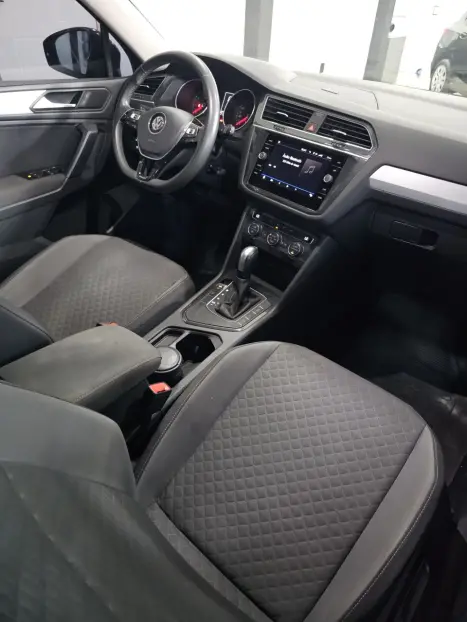 VOLKSWAGEN Tiguan 1.4 250 TSI TOTAL FLEX ALLSPACE COMFORTLINE TURBO AUTOM�TICO TIPTRONIC, Foto 16
