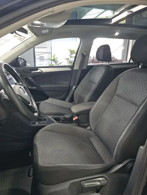 VOLKSWAGEN Tiguan 1.4 250 TSI TOTAL FLEX ALLSPACE COMFORTLINE TURBO AUTOM�TICO TIPTRONIC, Foto 18