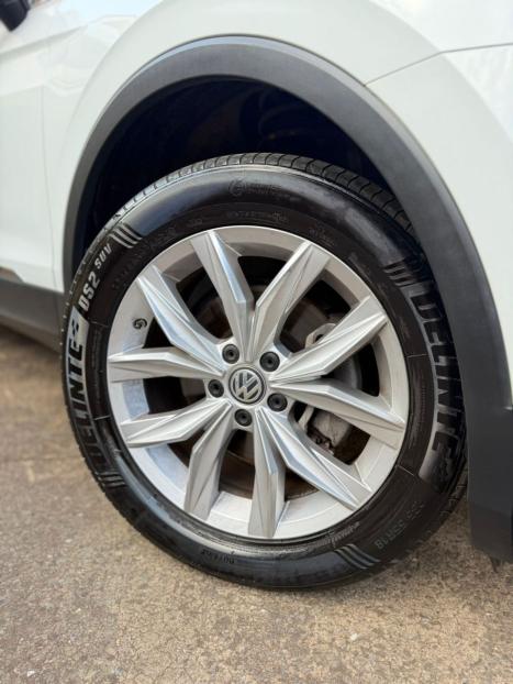 VOLKSWAGEN Tiguan 1.4 250 TSI TOTAL FLEX ALLSPACE COMFORTLINE TURBO AUTOM�TICO TIPTRONIC, Foto 5