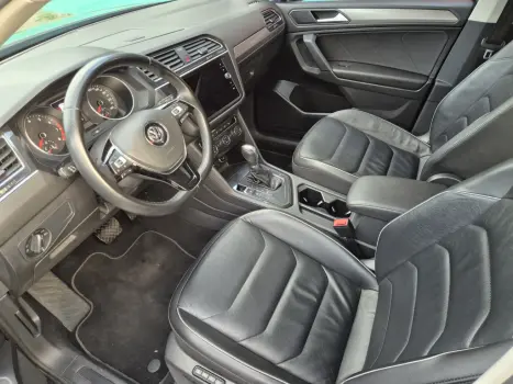 VOLKSWAGEN Tiguan 1.4 250 TSI TOTAL FLEX ALLSPACE COMFORTLINE TURBO AUTOM�TICO TIPTRONIC, Foto 9