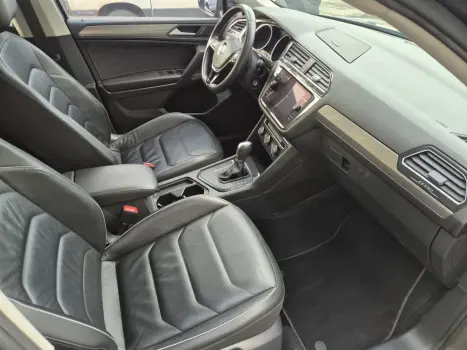 VOLKSWAGEN Tiguan 1.4 250 TSI TOTAL FLEX ALLSPACE COMFORTLINE TURBO AUTOM�TICO TIPTRONIC, Foto 10