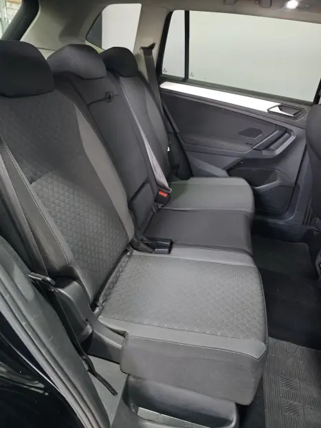 VOLKSWAGEN Tiguan 1.4 250 TSI TOTAL FLEX ALLSPACE COMFORTLINE TURBO AUTOM�TICO TIPTRONIC, Foto 14