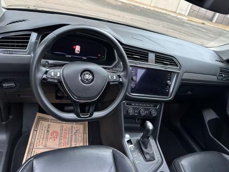 VOLKSWAGEN Tiguan 1.4 250 TSI TOTAL FLEX ALLSPACE COMFORTLINE TURBO AUTOM�TICO TIPTRONIC, Foto 10