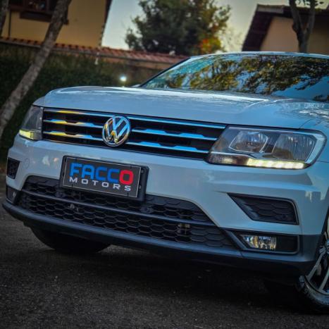 VOLKSWAGEN Tiguan 1.4 250 TSI TOTAL FLEX ALLSPACE COMFORTLINE TURBO AUTOM�TICO TIPTRONIC, Foto 16