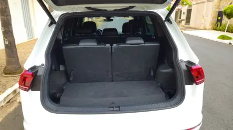 VOLKSWAGEN Tiguan 2.0 350 TSI TOTAL FLEX ALLSPACE R-LINE 4-MOTION TURBO AUTOM�TICO DSG, Foto 15