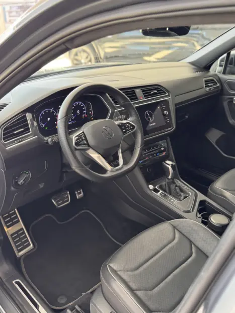VOLKSWAGEN Tiguan 2.0 16V 4P TSI 300 TURBO R-LINE AUTOM�TICO, Foto 9