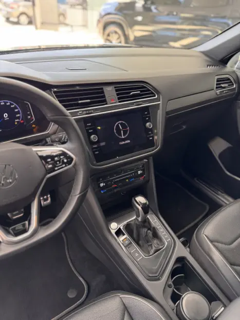 VOLKSWAGEN Tiguan 2.0 16V 4P TSI 300 TURBO R-LINE AUTOM�TICO, Foto 10