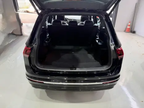 VOLKSWAGEN Tiguan 2.0 350 TSI TOTAL FLEX ALLSPACE R-LINE 4-MOTION TURBO AUTOM�TICO DSG, Foto 3