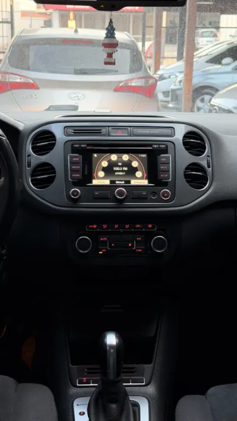 VOLKSWAGEN Tiguan 2.0 16V 4P TSI 4WD TURBO AUTOM�TICO, Foto 2