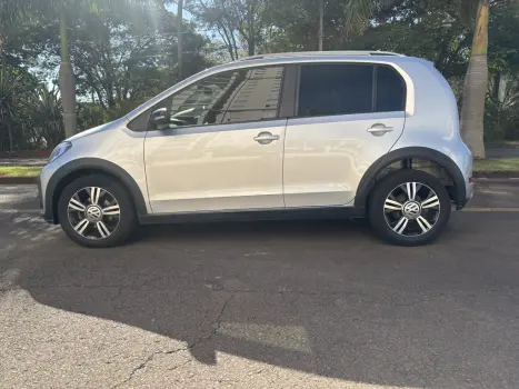 VOLKSWAGEN UP 1.0 4P FLEX 170 TSI XTREME, Foto 4