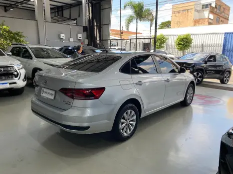 VOLKSWAGEN Virtus 1.0 4P 200 TSI FLEX COMFORTLINE AUTOM�TICO, Foto 6