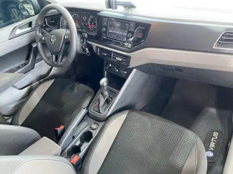 VOLKSWAGEN Virtus 1.0 4P 200 TSI FLEX COMFORTLINE AUTOM�TICO, Foto 13