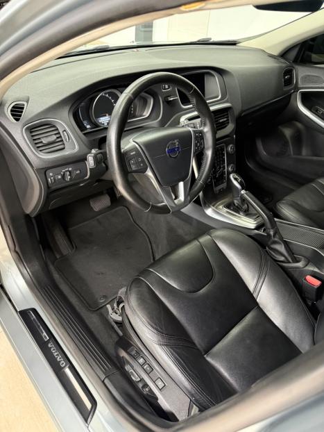 VOLVO V40 2.0 4P T4 MOMENTUM TURBO AUTOM�TICO, Foto 2