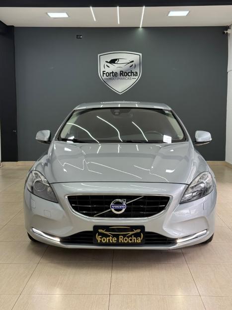 VOLVO V40 2.0 4P T4 MOMENTUM TURBO AUTOM�TICO, Foto 3