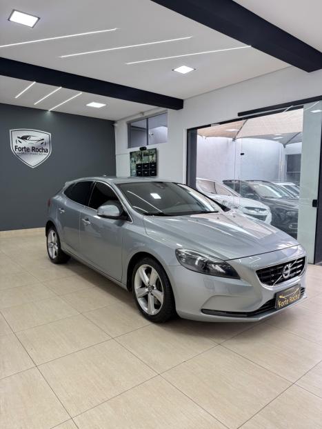 VOLVO V40 2.0 4P T4 MOMENTUM TURBO AUTOM�TICO, Foto 5