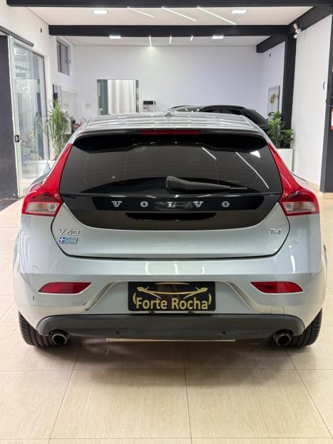 VOLVO V40 2.0 4P T4 MOMENTUM TURBO AUTOM�TICO, Foto 8