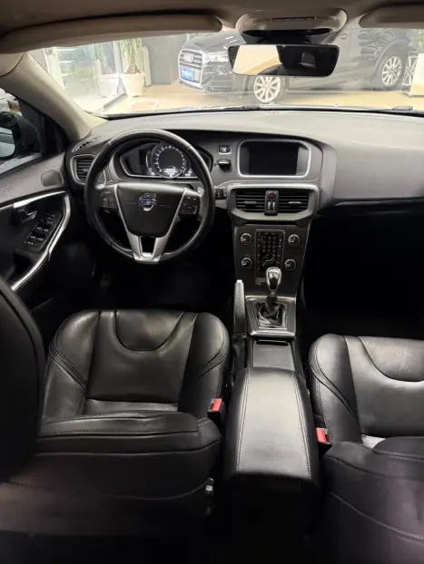 VOLVO V40 2.0 4P T4 MOMENTUM TURBO AUTOM�TICO, Foto 20