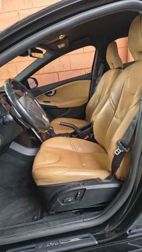VOLVO V40 2.0 4P T4 MOMENTUM TURBO AUTOM�TICO, Foto 1