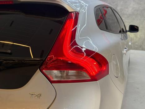 VOLVO V40 2.0 4P T4 MOMENTUM TURBO AUTOM�TICO, Foto 18