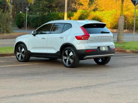 VOLVO XC40 2.0 16V 4P T5 TURBO MOMENTUM AWD GEARTRONIC AUTOM�TICO, Foto 4