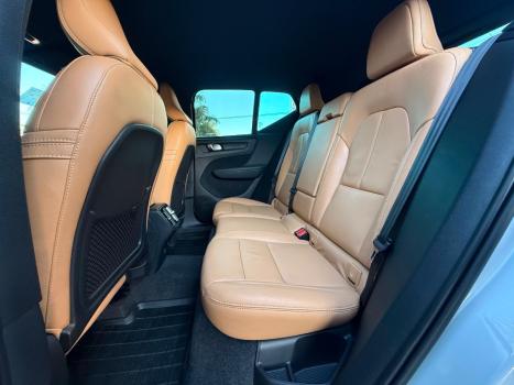 VOLVO XC40 2.0 16V 4P T5 TURBO MOMENTUM AWD GEARTRONIC AUTOM�TICO, Foto 10