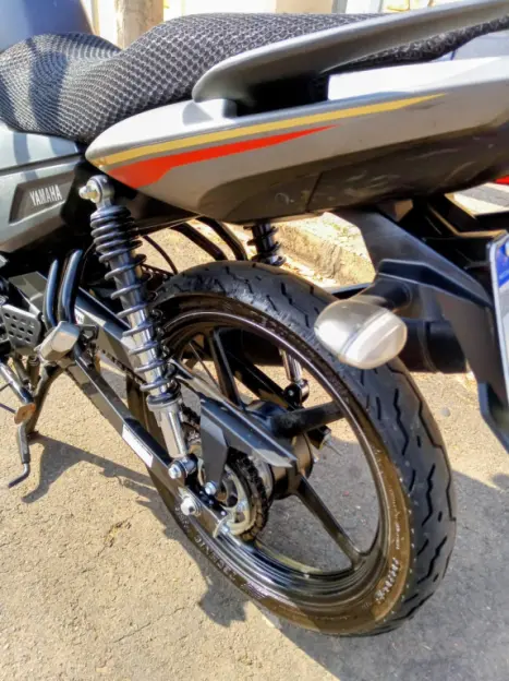 YAMAHA FZ 15 Fazer ABS, Foto 3