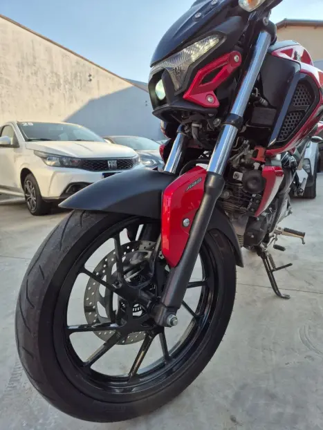 YAMAHA FZ 15 Fazer ABS, Foto 6