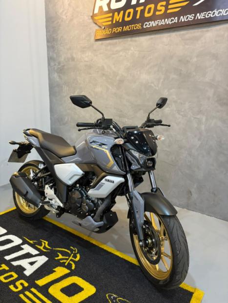 YAMAHA FZ 15 Fazer ABS, Foto 3