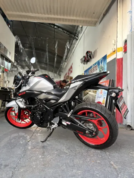 YAMAHA MT-03 300 ABS, Foto 4