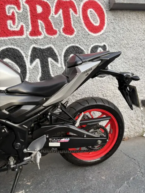 YAMAHA MT-03 300 ABS, Foto 6