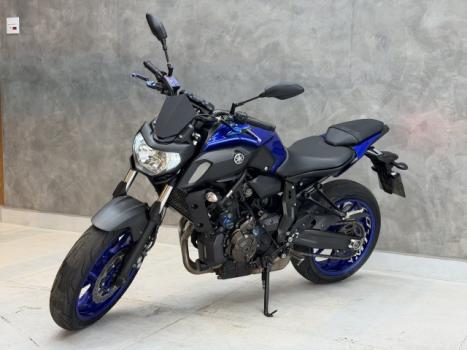 YAMAHA MT-07 700 ABS, Foto 2