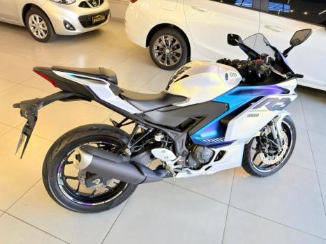 YAMAHA YZF R3 320 ABS, Foto 4