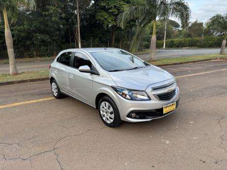 CHEVROLET Onix Hatch 1.4 4P FLEX LT, Foto 3