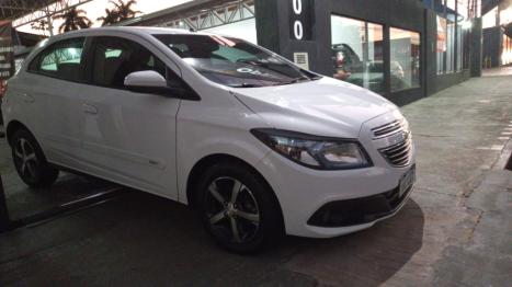 CHEVROLET Onix Hatch 1.4 4P FLEX LT, Foto 4
