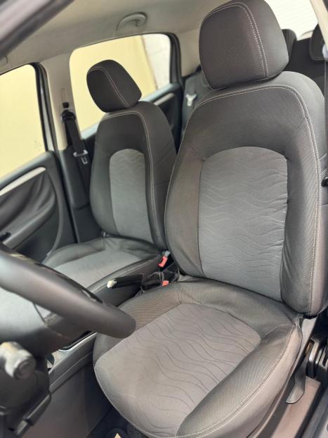 FIAT Punto 1.4 4P FLEX ATTRACTIVE ITALIA, Foto 10