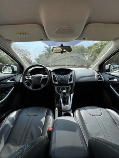 FORD Focus Hatch 1.6 16V 4P SE PLUS FLEX, Foto 16