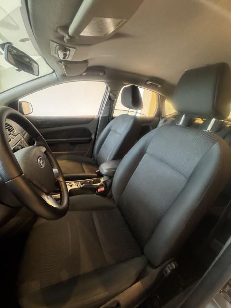 FORD Focus Hatch 1.6 16V 4P SE PLUS FLEX, Foto 4