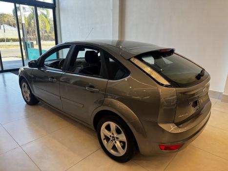 FORD Focus Hatch 1.6 16V 4P SE PLUS FLEX, Foto 13