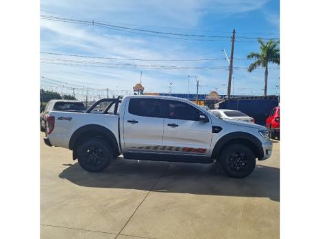 FORD Ranger 3.2 20V FX4 4X4 CABINE DUPLA TURBO DIESEL AUTOMTICO, Foto 4