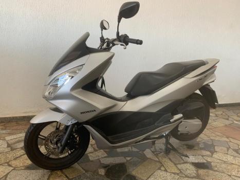 HONDA PCX 150 DLX, Foto 2
