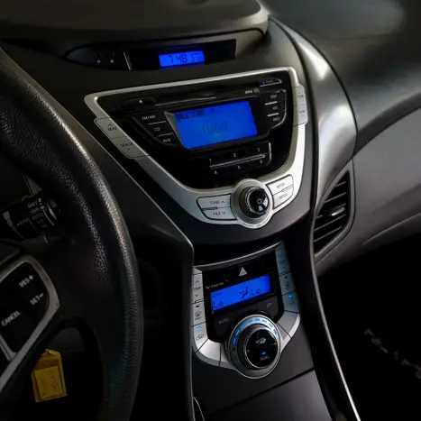 HYUNDAI Elantra 1.8 16V 4P, Foto 12