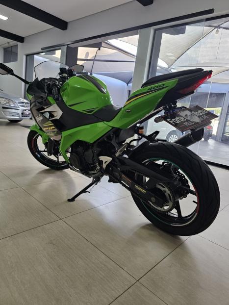 KAWASAKI Ninja 400 , Foto 15