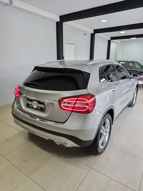 MERCEDES-BENZ GLA 200 1.6 16V 4P FLEX CGI ENDURO TURBO AUTOMTICO, Foto 7