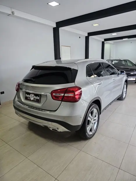 MERCEDES-BENZ GLA 200 1.6 16V 4P FLEX CGI ENDURO TURBO AUTOMTICO, Foto 11