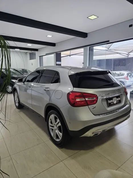 MERCEDES-BENZ GLA 200 1.6 16V 4P FLEX CGI ENDURO TURBO AUTOMTICO, Foto 19