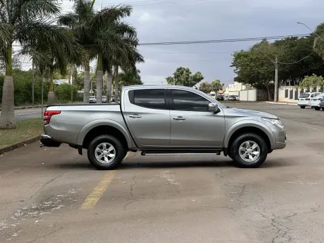 MITSUBISHI L 200 Triton 2.4 16V SPORT HPE TOP 4X4 CABINE DUPLA TURBO DIESEL AUTOMTICO, Foto 2